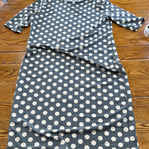 Dresses & Skirts - Gray polka dot soft knit dress, short sleeve.  Size XL.  No brand tag.